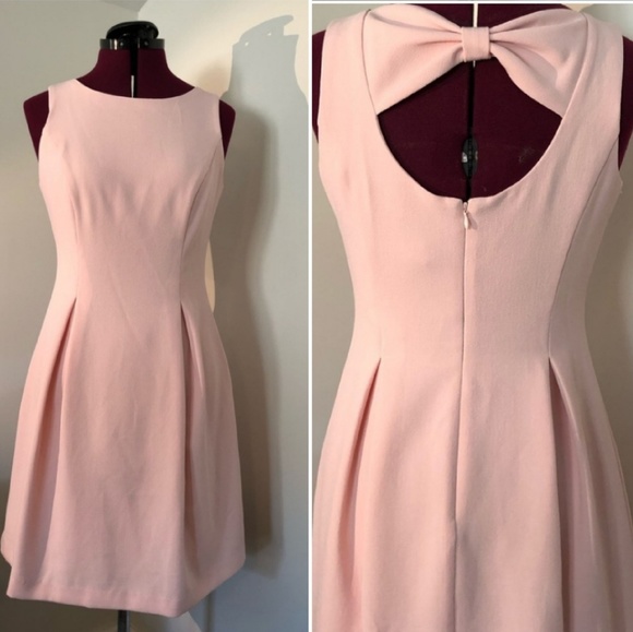 Vince Camuto Dresses & Skirts - Vince Camuto blush fit & flare bow back dress